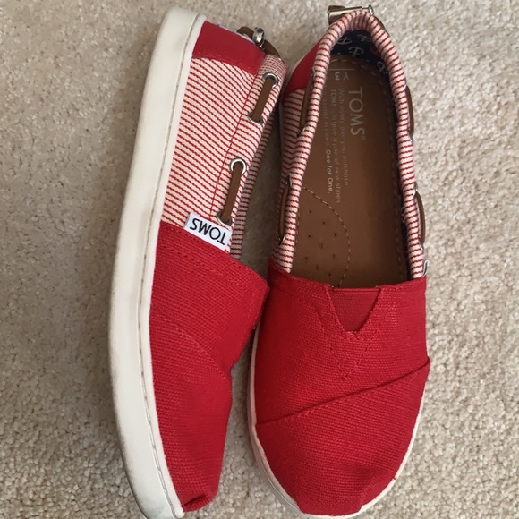 Tom’s girls red shoes size 3 worn once - Picture 2 of 11